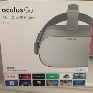 Oculus Go VR 64 GB standalone VR headset and accessories